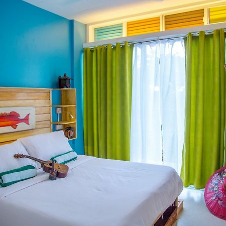Flotsam And Jetsam Artist Beach Hostel 산 후안 외부 사진