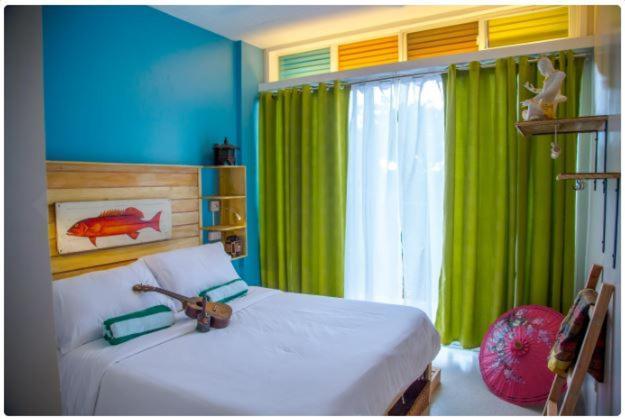 Flotsam And Jetsam Artist Beach Hostel 산 후안 외부 사진