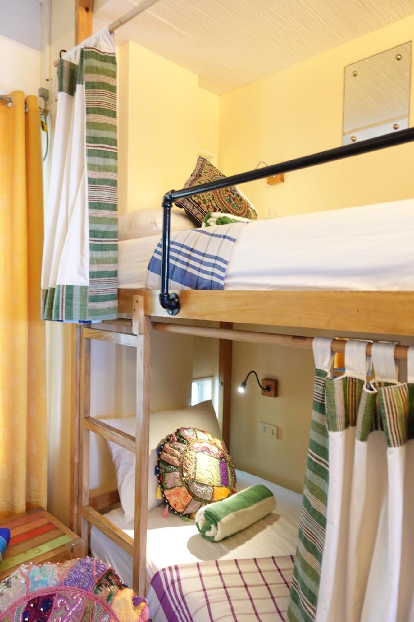 Flotsam And Jetsam Artist Beach Hostel 산 후안 외부 사진