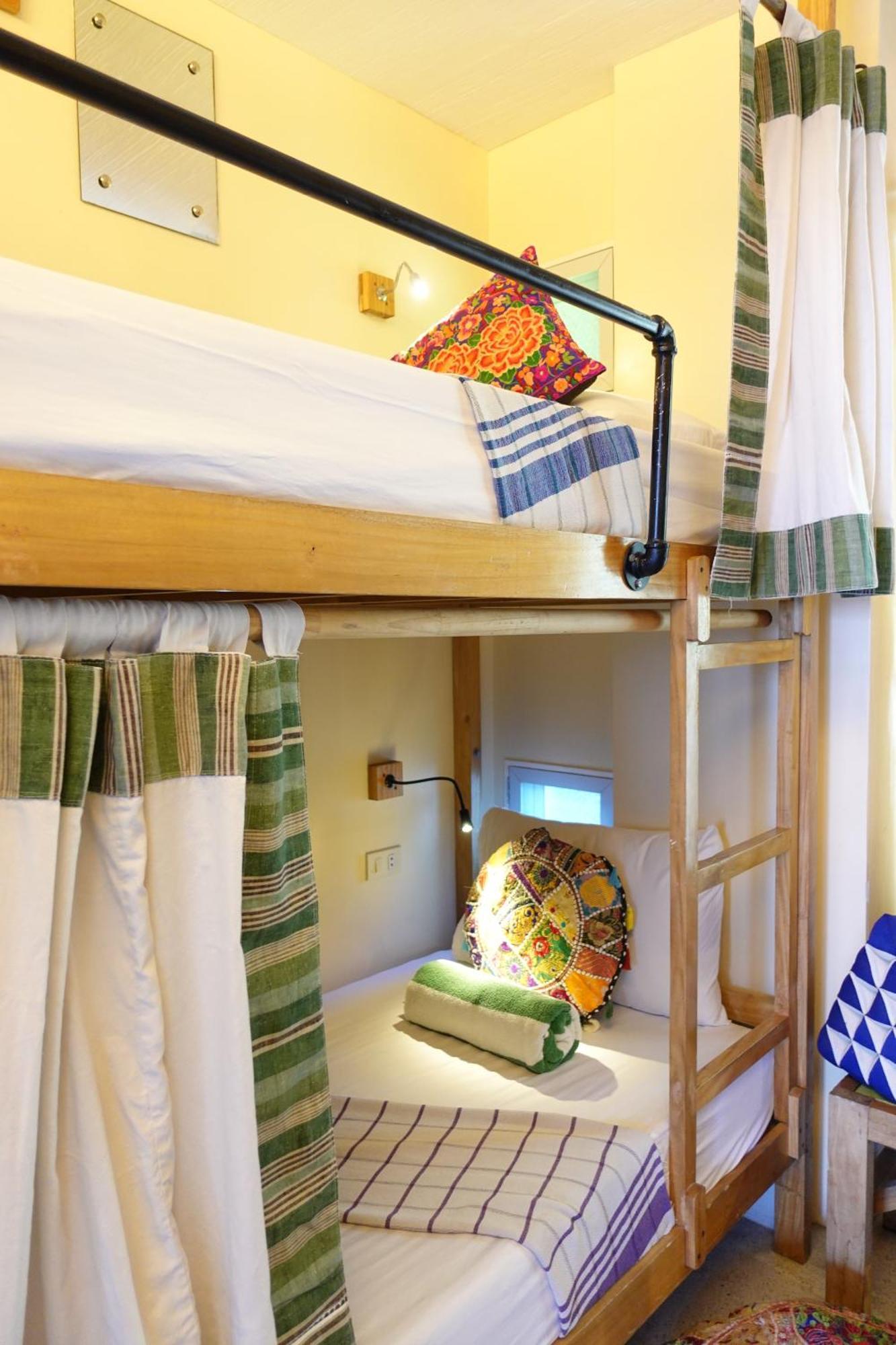 Flotsam And Jetsam Artist Beach Hostel 산 후안 외부 사진