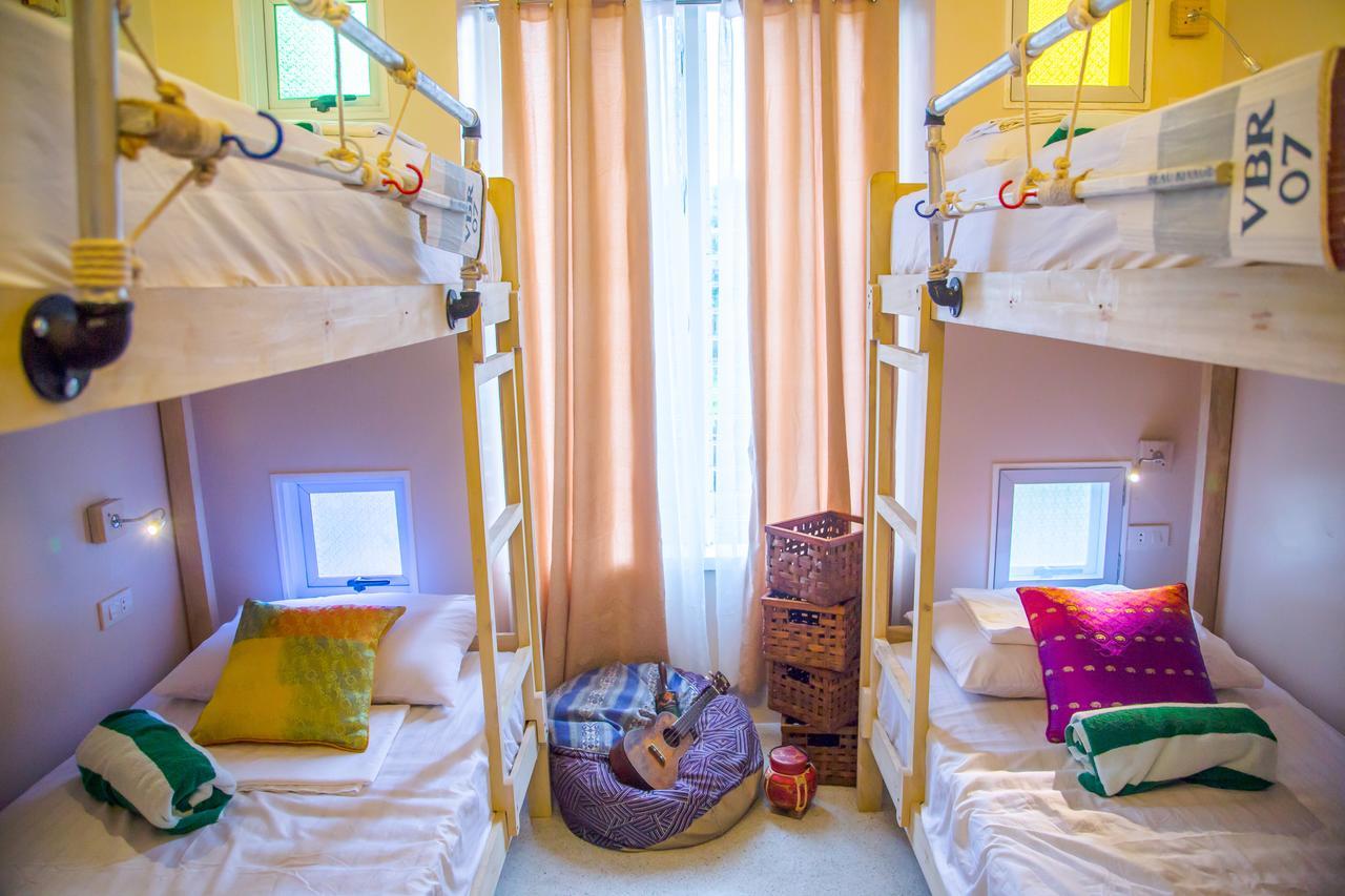 Flotsam And Jetsam Artist Beach Hostel 산 후안 외부 사진