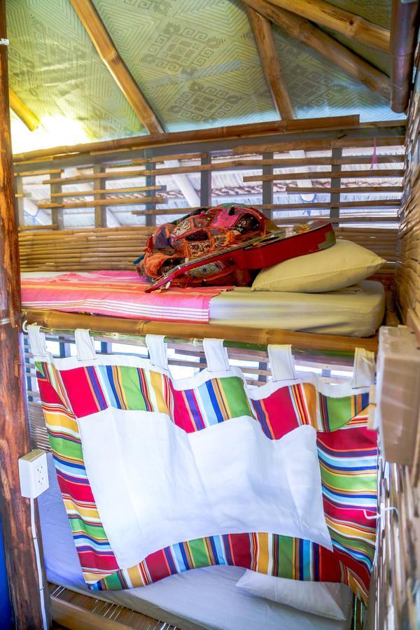 Flotsam And Jetsam Artist Beach Hostel 산 후안 외부 사진