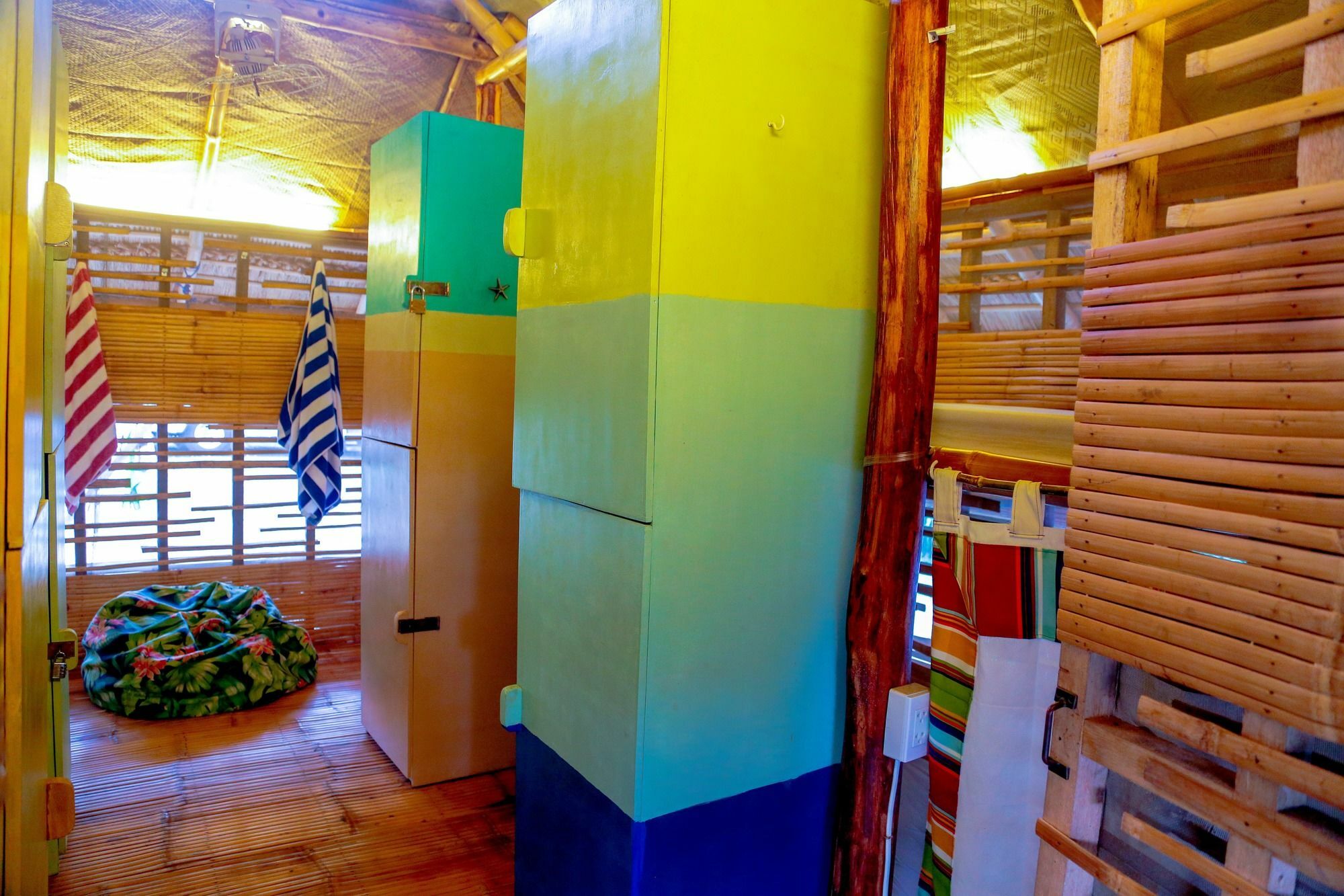 Flotsam And Jetsam Artist Beach Hostel 산 후안 외부 사진
